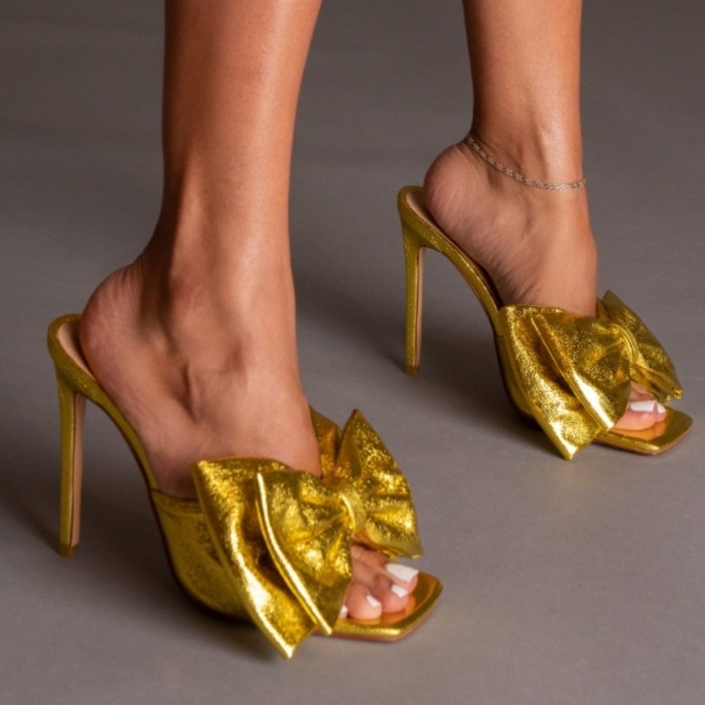 Twelve AM Co girl friend gold heels size 11